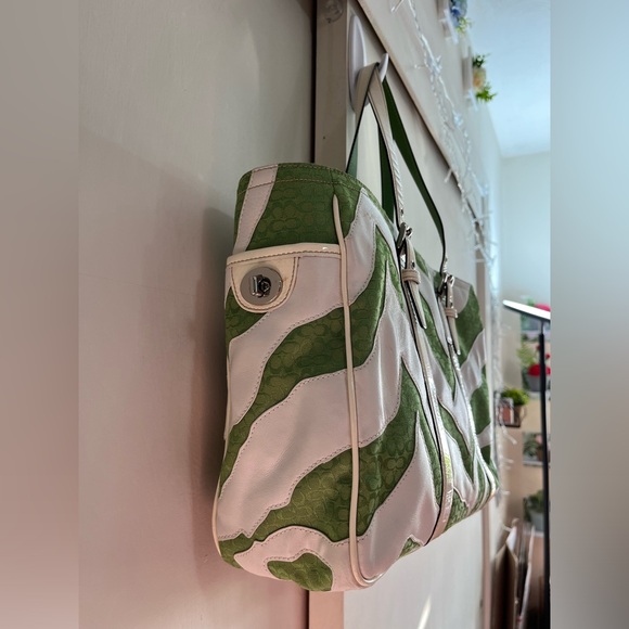 Good condition Coach green zebra print tote - Picture 11 of 12